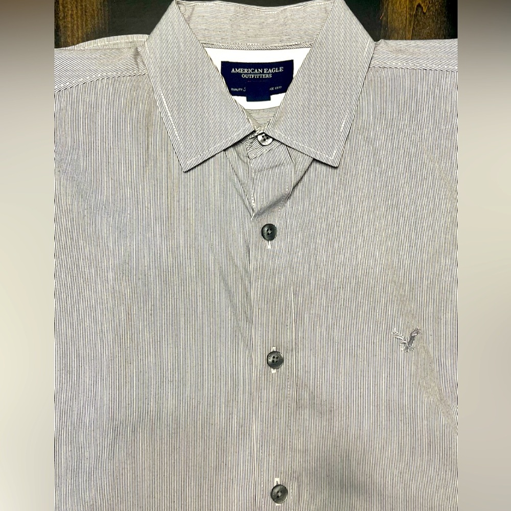 American Eagle Men’s LS dress shirt, size medium, slim fit